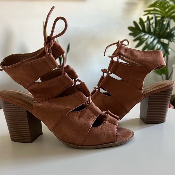 Lace Up Chunky Heel - Picture 1 of 9